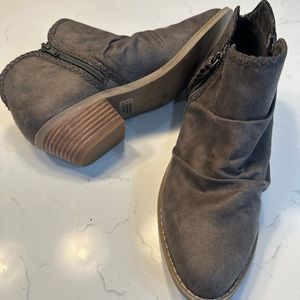 Report Dani Grey Ankle Boots